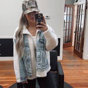 Women’s Two-Tone Sherpa Denim Jacket - AEMI+CO